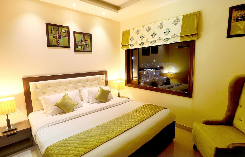 Hotel Rk Grande Ludhiana Oda fotoğraf