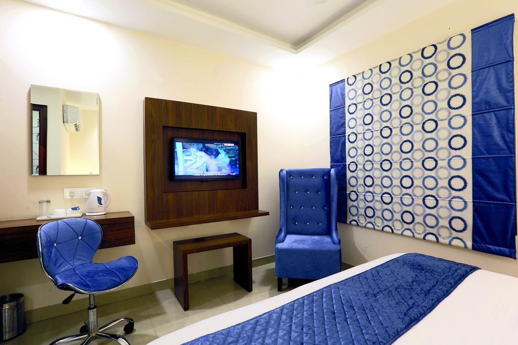 Hotel Rk Grande Ludhiana Oda fotoğraf